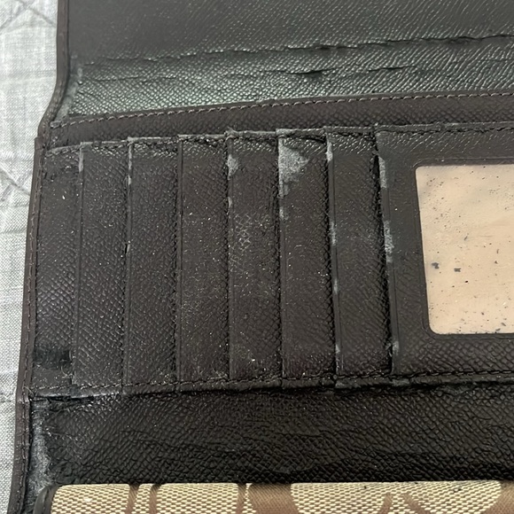 Coach  trifold wallet in GUC - Picture 3 of 9